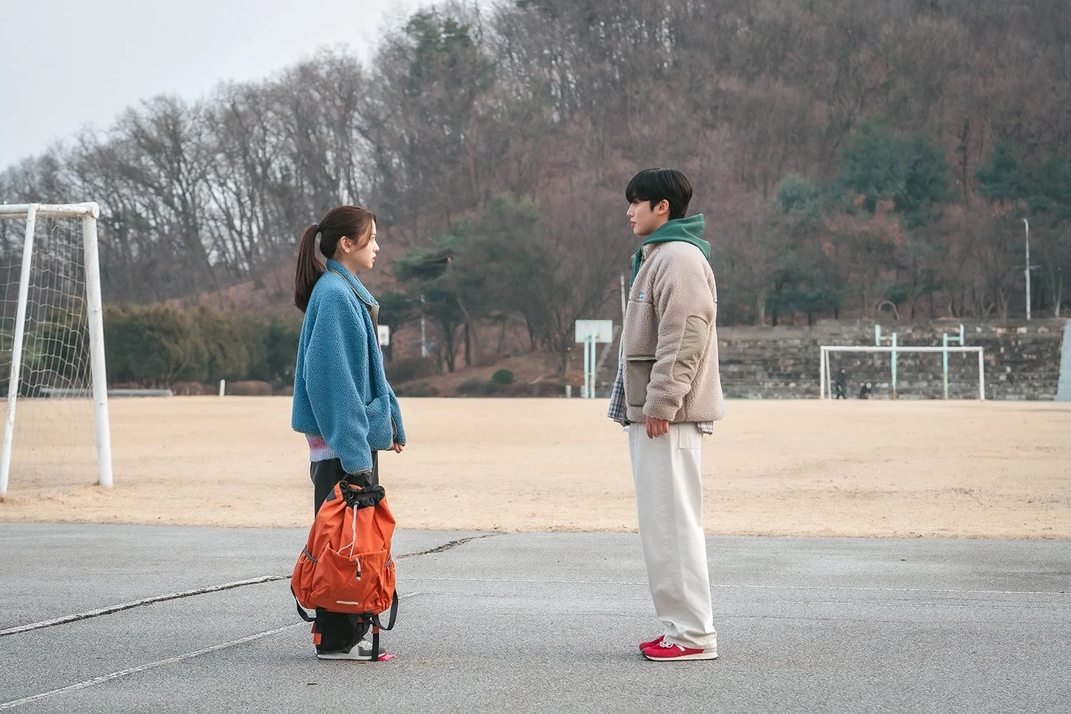 男女二人の屋外シーン