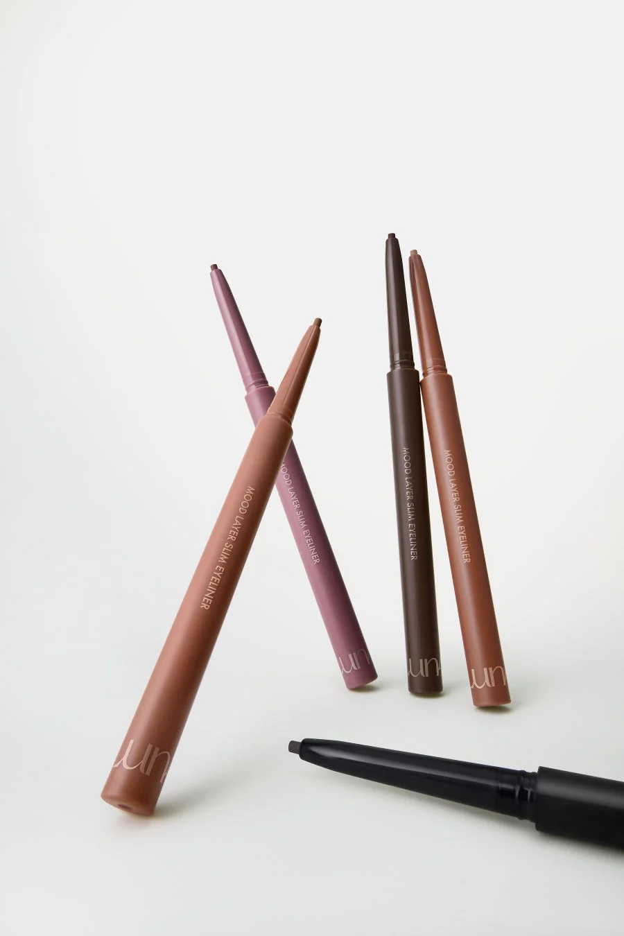 アイライナー、コスメ、メイクアップ、美容、化粧品、スリムアイライナー、ブラウン、ピンク、ブラック、製品写真