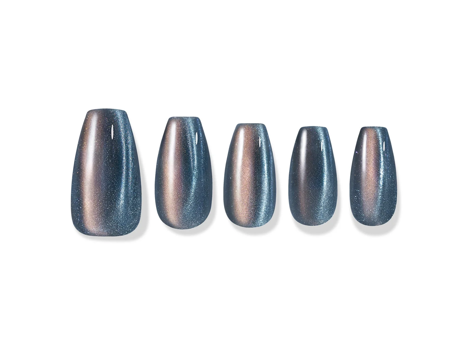 メタリックな光沢を持つネイルチップ