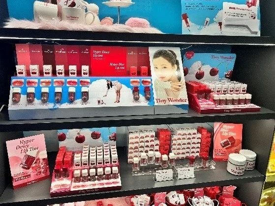 Tiny Wonderのコスメ売り場ディスプレイ