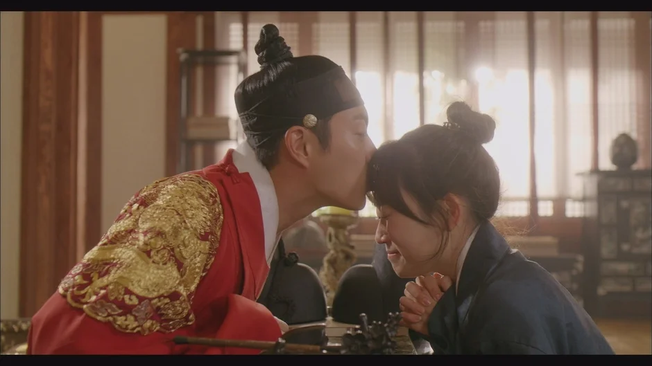 カップルのキスシーン