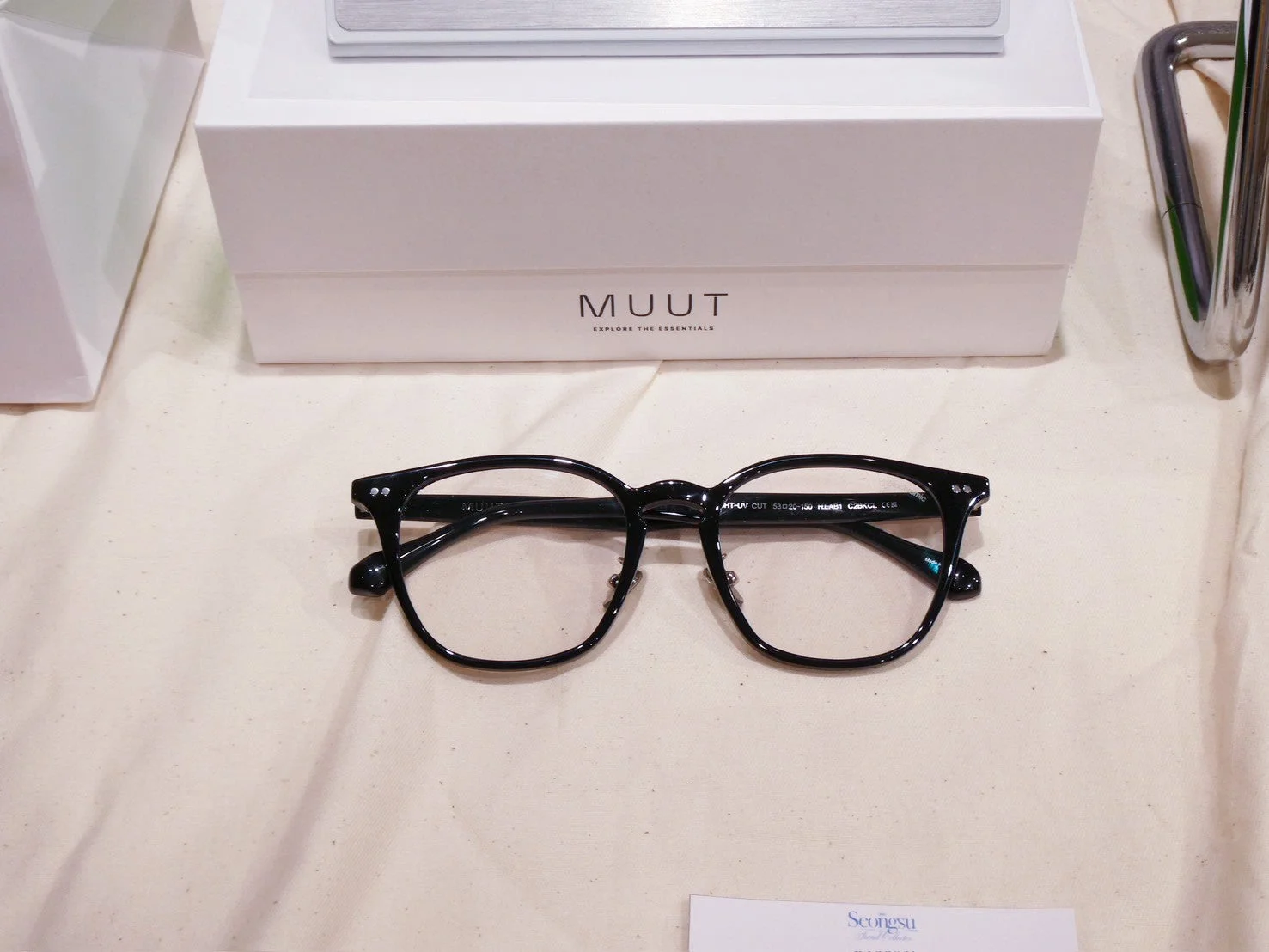 MUUTのアイウェア