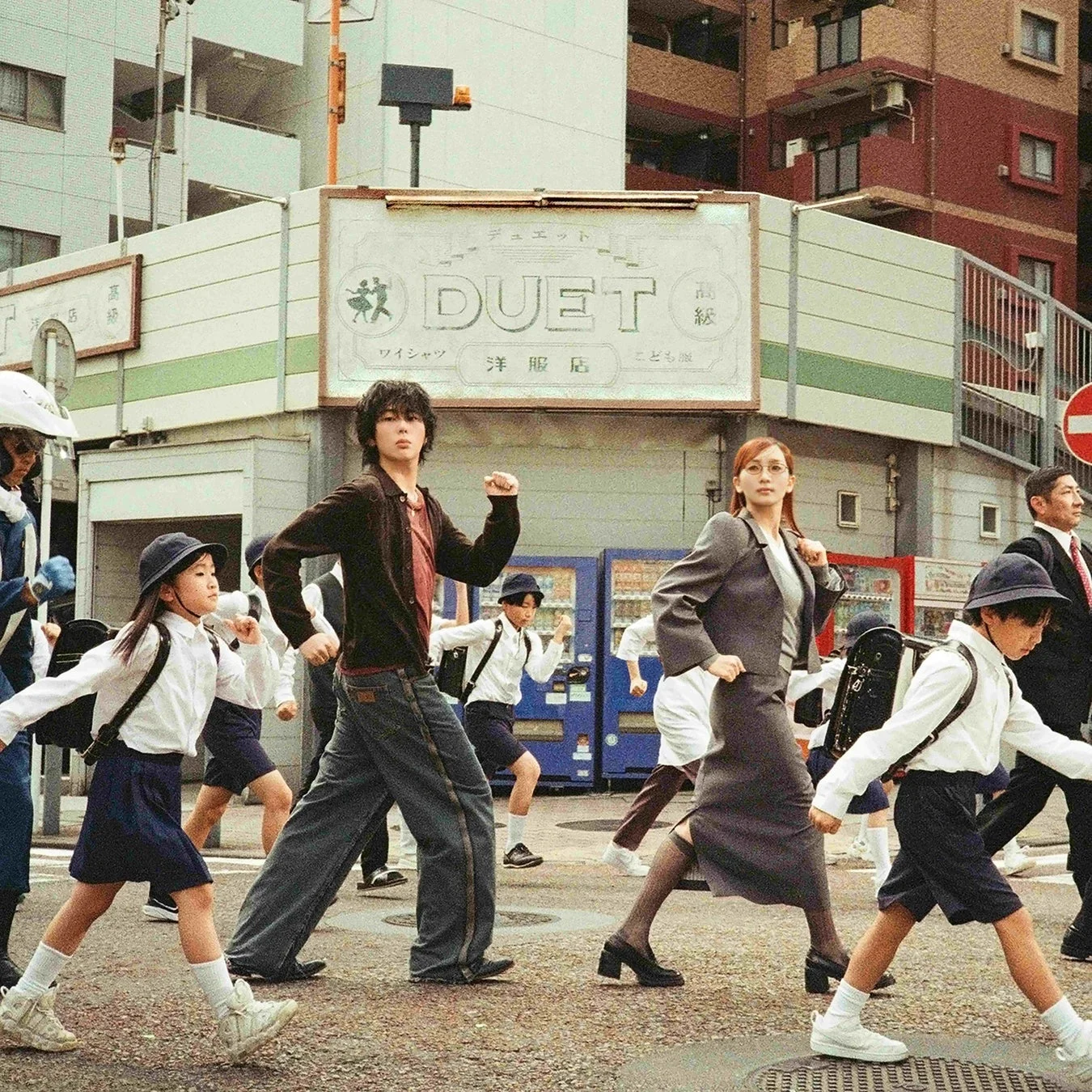 ZICOと幾田りら「DUET」Music Videoより