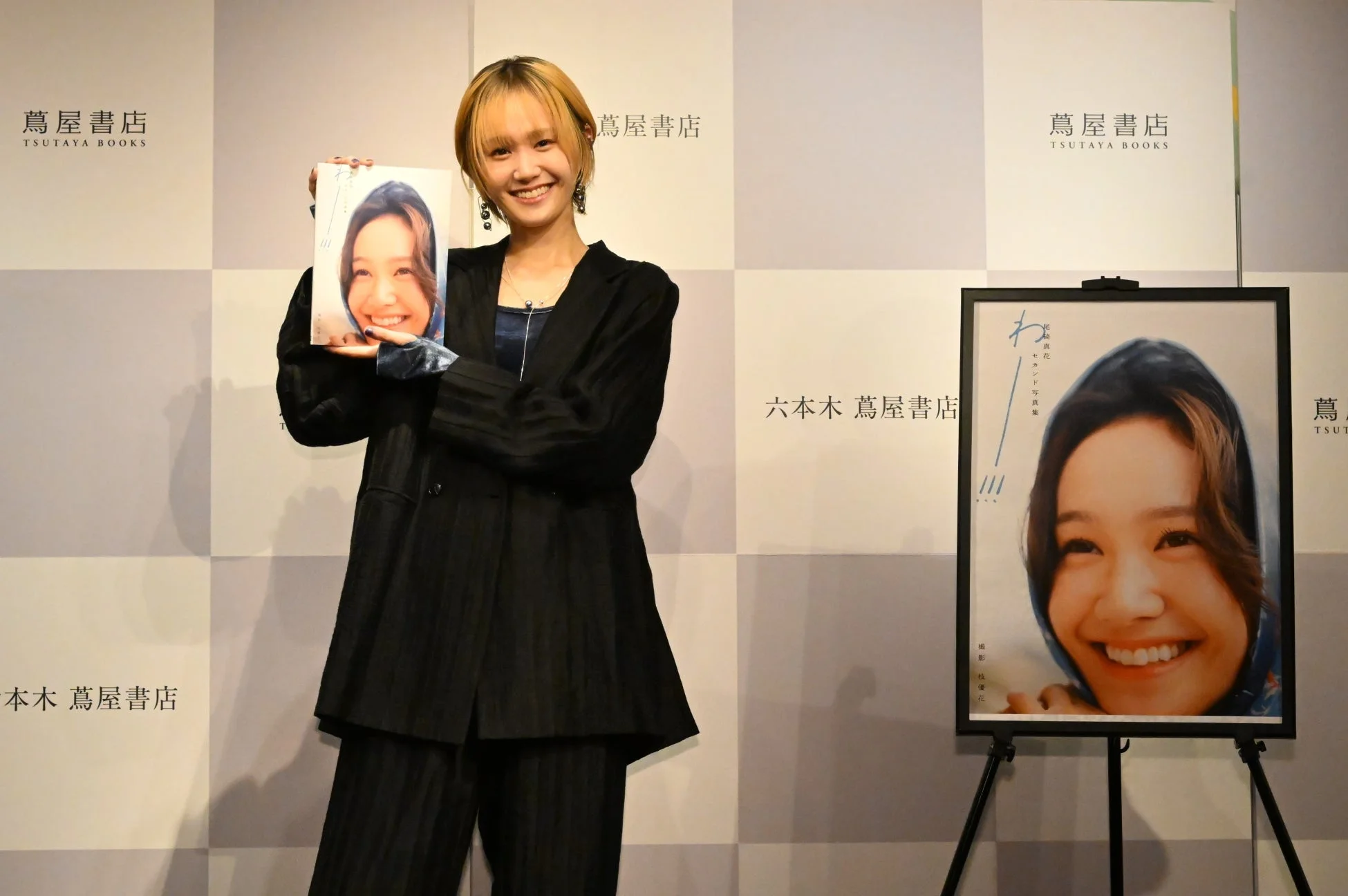 ファンへのメッセージを送る尾碕真花さん