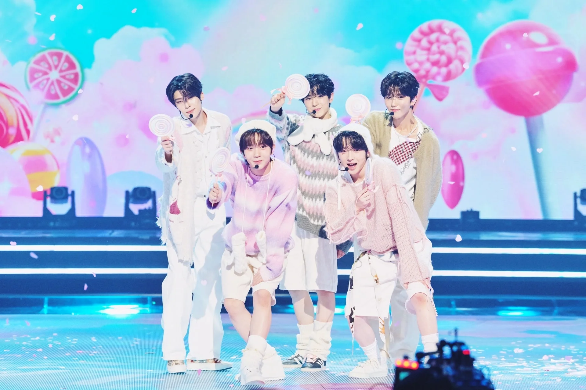 K-POP男性アイドルグループのステージ