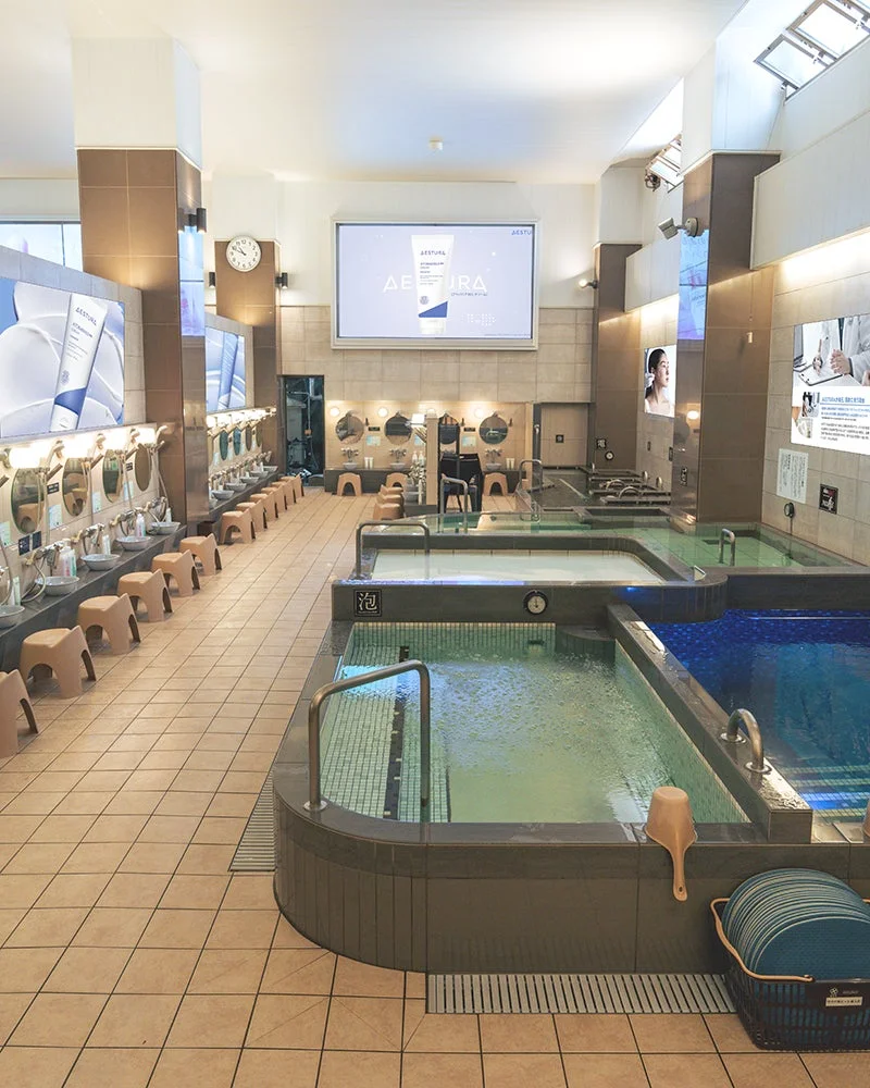 広々とした屋内大浴場の様子