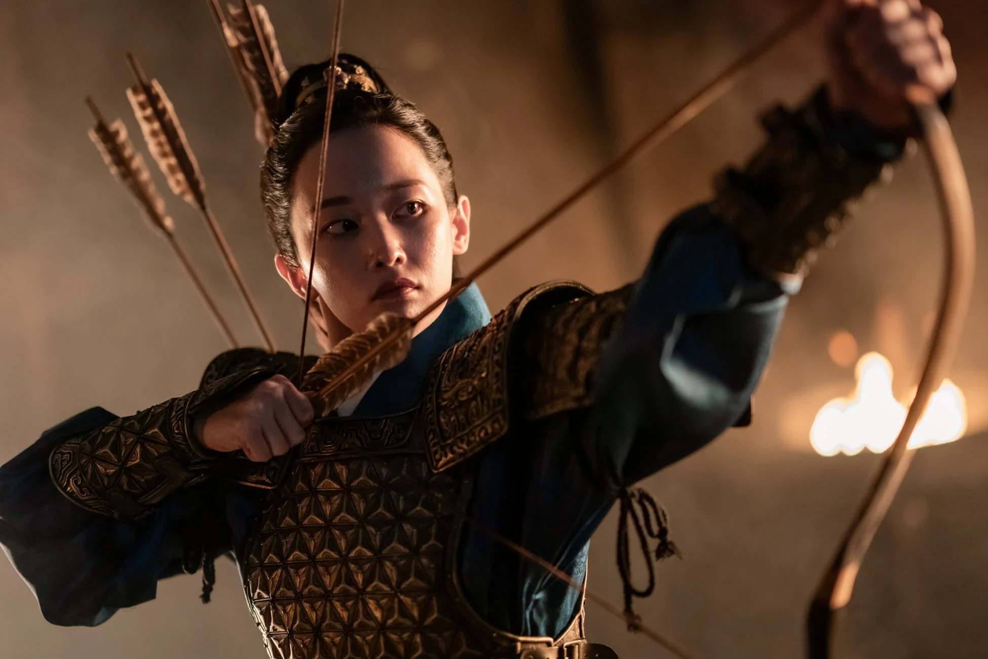 弓を構える女性戦士