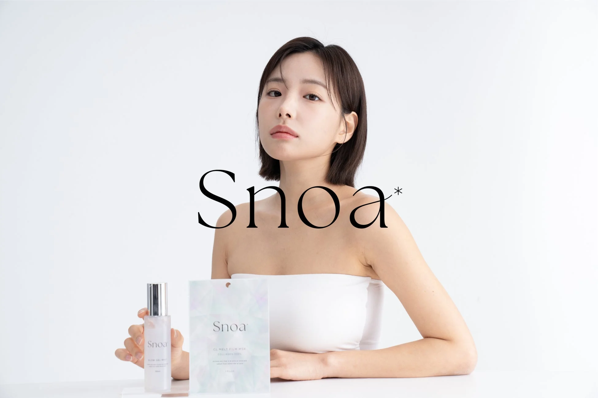 Snoa製品を持つ女性モデル
