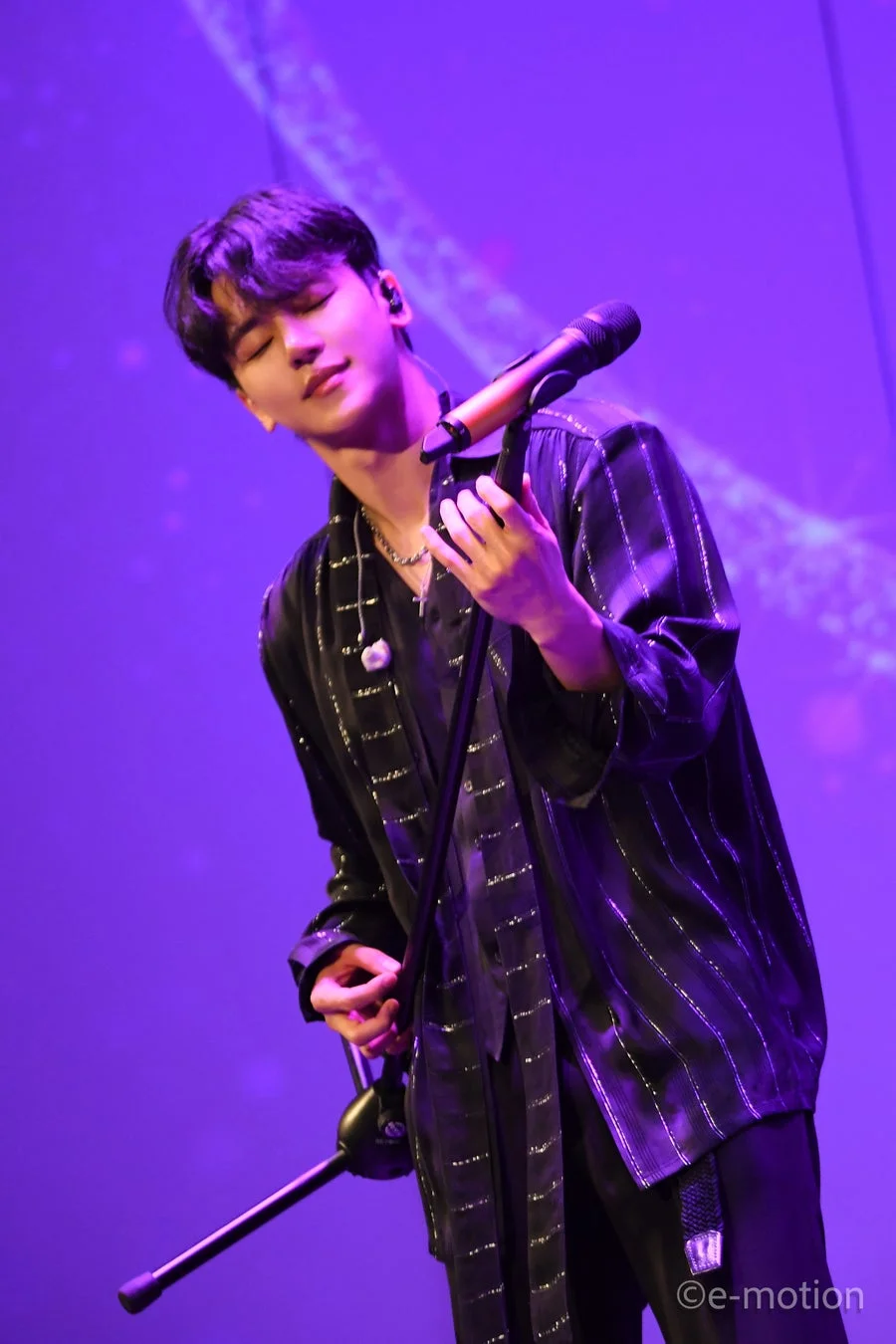 ライブ中のカン・インス