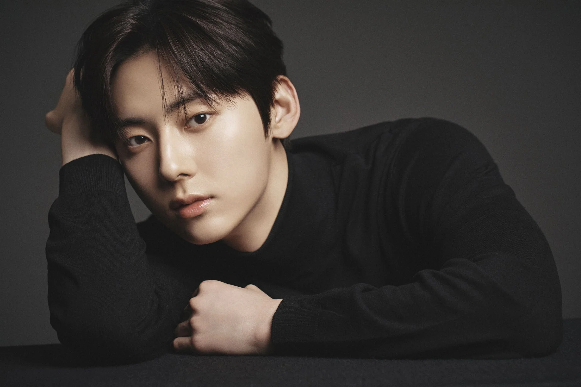 HWANG MIN HYUNさんのポートレート