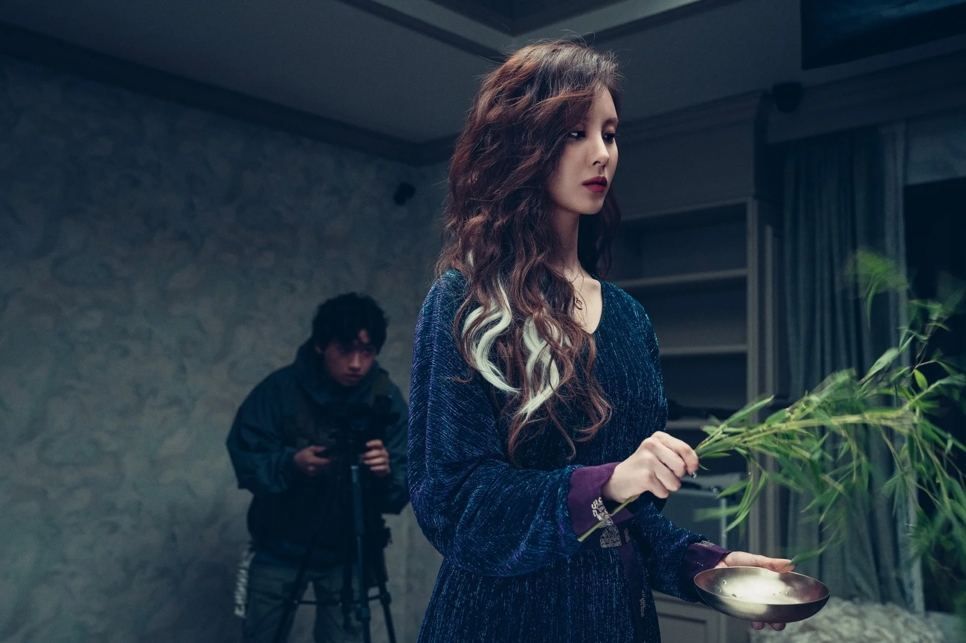 女性の儀式シーン