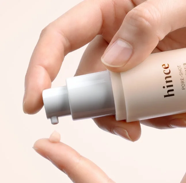 プライマーを指に出す様子