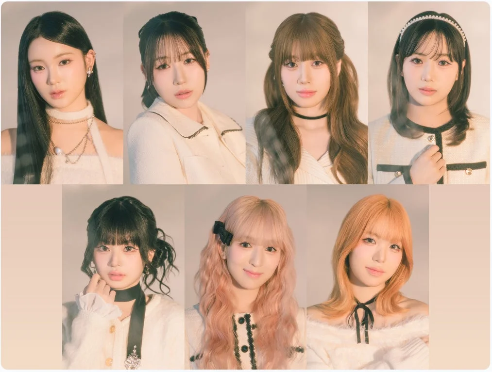 白い衣装を着用した若い女性7人のポートレート写真。それぞれ異なるヘアスタイルやアクセサリーでポーズをとっており、アイドルグループのメンバーのような印象を与えます。