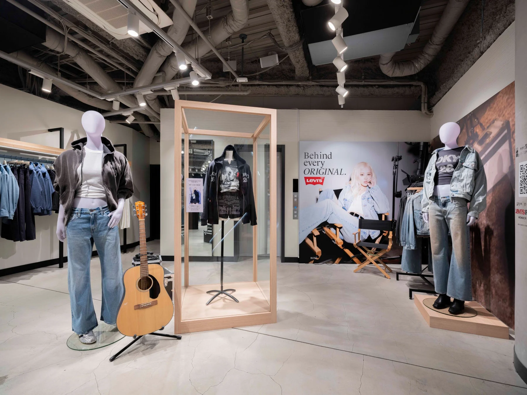 原宿フラッグシップストアの展示風景です。