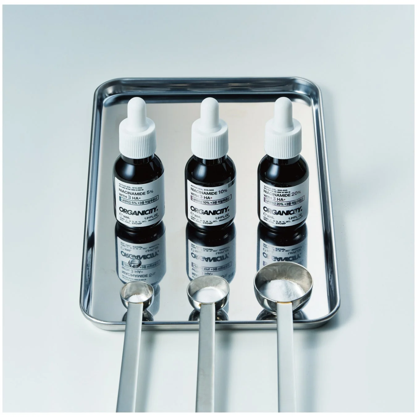 Organicityの美容液が並べられ、成分濃度が表現されている画像