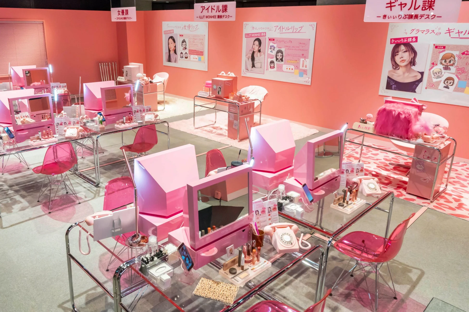 ポップアップストアのメイクアップステーション